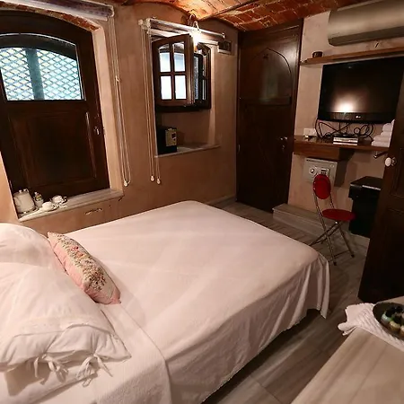 Noble House Galata 3*